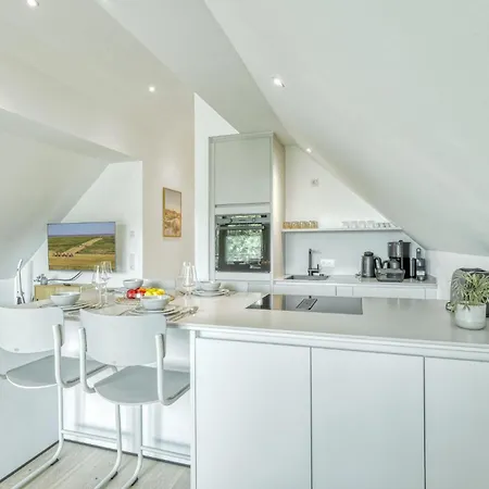 2 Bedroom Gorgeous In Tossens Apartmán