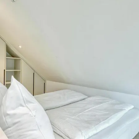 2 Bedroom Gorgeous In Tossens *