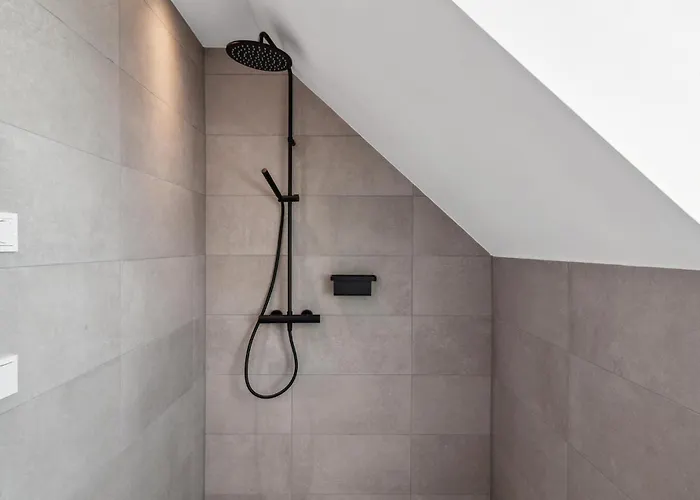 2 Bedroom Gorgeous In Apartman Tossens